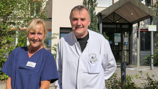 Rheumatologie-Chefarzt Dr. Artur Schleich mit Assistentin Sonja Martin | © Kliniken Ostallgäu-Kaufbeuren