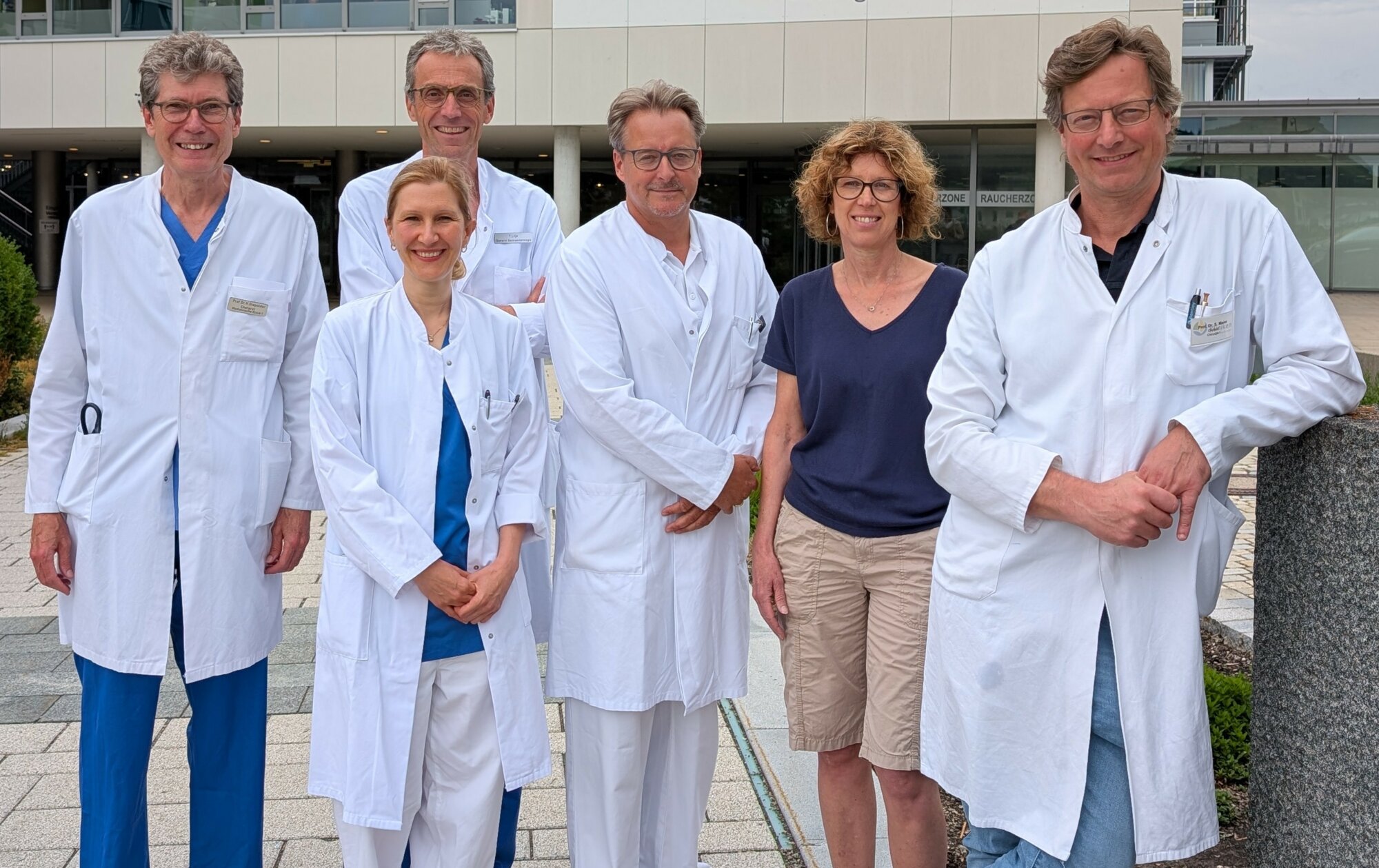 Freuen sich über die Auszeichnung zum Viszeralonkologischen Zentrum: Prof. Helmut Diepolder, Dr. Christina Schubert, Tilmann Lilje, Dr. Christoph Berghammer, Sabine Michling, Prof. Stefan Maier (v.l.n.r.). | © Kliniken Ostallgäu-Kaufbeuren