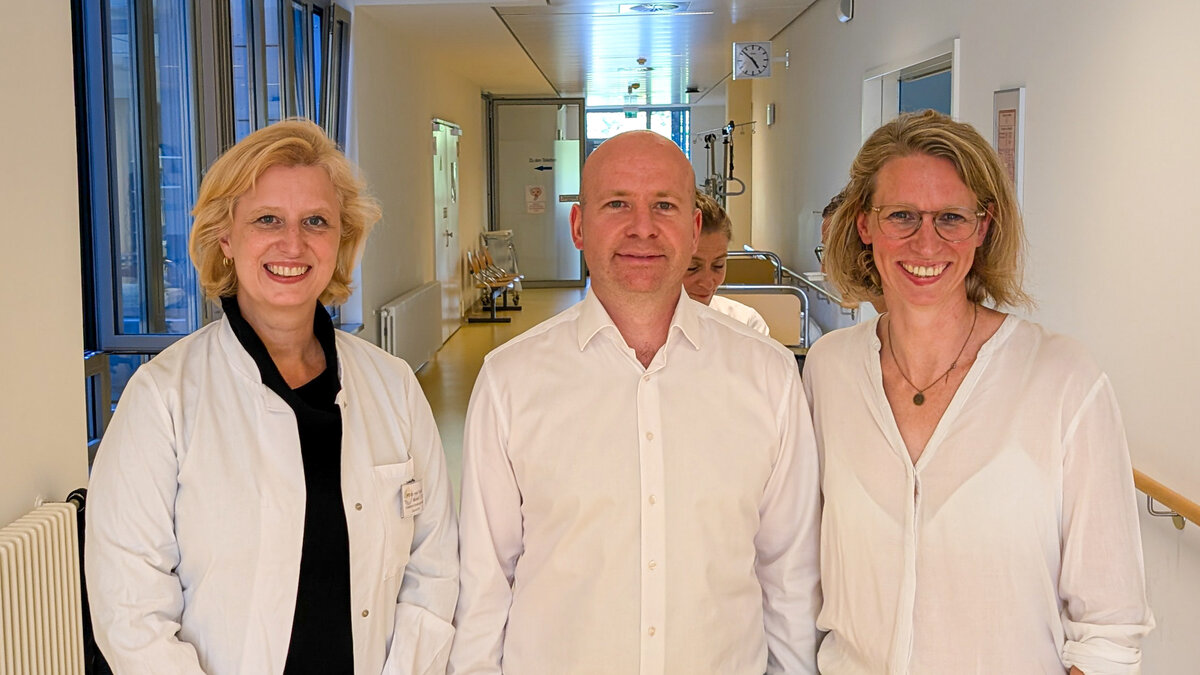 Chefärztin der Gynäkologie und Geburtshilfe Kaufbeuren PD Dr. Enikö Berkes, Dr. Márton Fábián und Leiterin des Brustkrebszentrums Dr.  Bodil Ipsen | © Foto: Dominique Roth | Kliniken Ostallgäu-Kaufbeuren