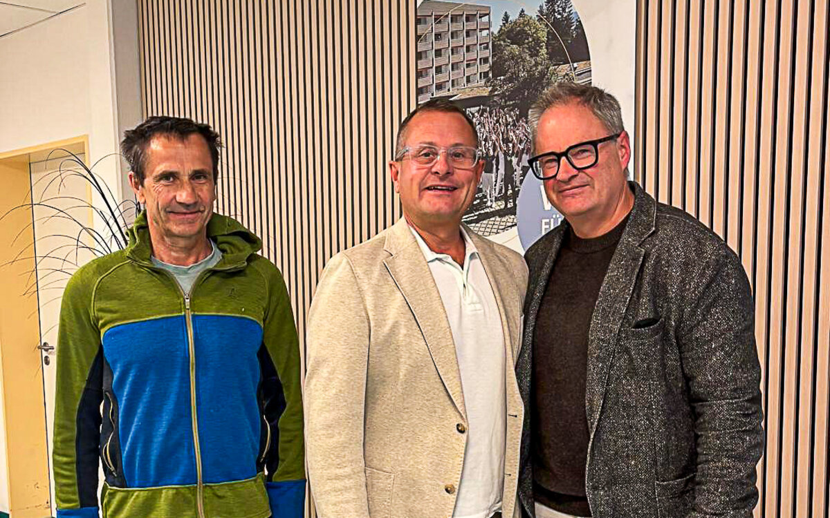 Kooperieren bei Schlaganfällen eng: Michael Schlotter, Oberarzt für Neurologie an der Klinik Füssen, Dr. Hans-Jürgen Gdynia, Chefarzt für Neurologie an der m&i-Fachklinik Enzensberg sowie Dr. Martin Hinterseer, Chefarzt für Innere Medizin an der Klinik Füssen. | © Foto: m&i-Fachklinik Enzensberg